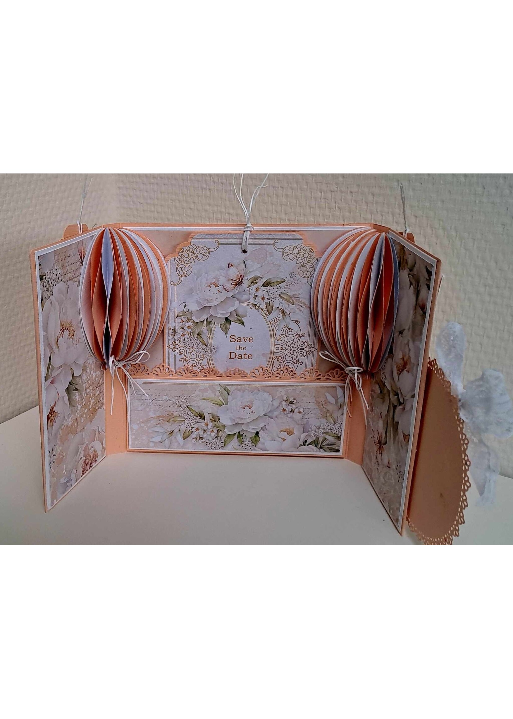 Love for ever kaart   let op, je hebt voor de ballonnen wel een varia mal van crealies nodig