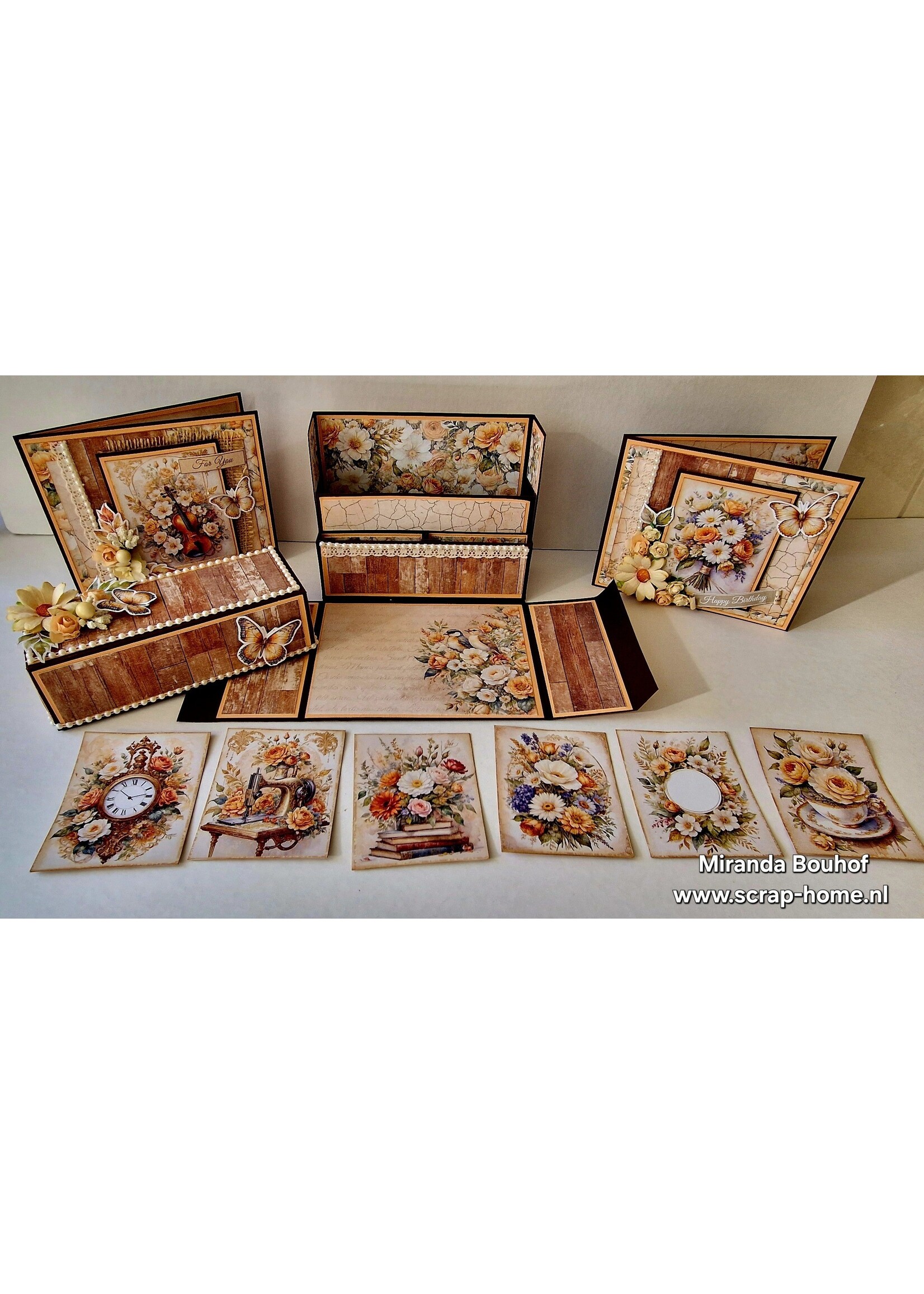 Box met labels en kaarten