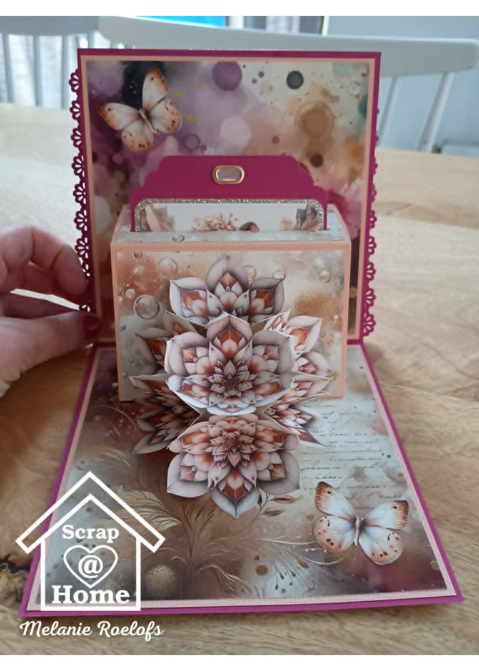 Ochtend workshop met Melanie.  Muisjes 3 dubbele pop up met label kaart 3 september