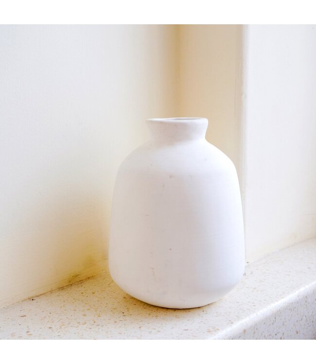 Soeji Vaas Witte kleine ronde decoratieve vaas voor gedroogde of verse bloemen, handgegoten uit klei met BAWA