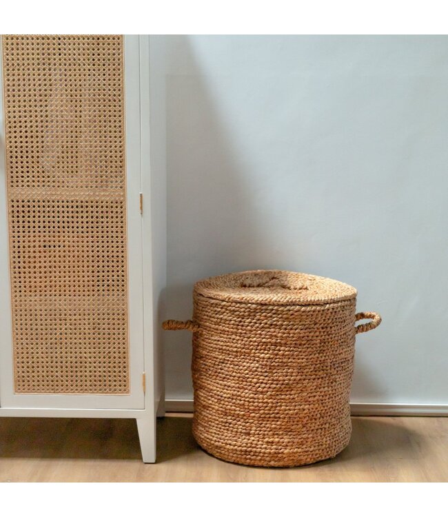 Soeji Grote Wasmand met Deksel Ø54 cm AMAN van Waterhyacint | Geweven opbergmand | Ronde mand | Grote mandmand | Wasmand