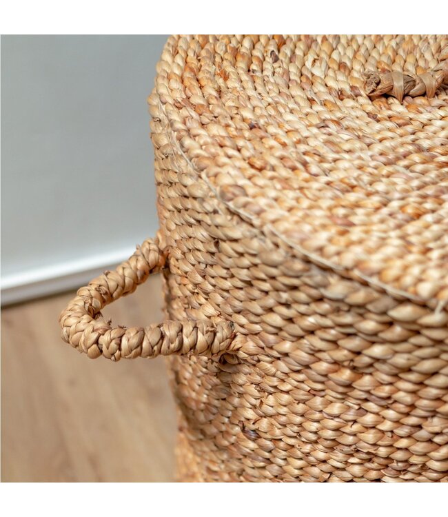 Soeji Grote Wasmand met Deksel Ø54 cm AMAN van Waterhyacint | Geweven opbergmand | Ronde mand | Grote mandmand | Wasmand