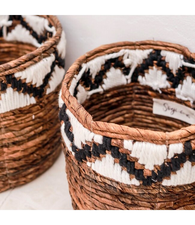 Soeji Kleine Mand Rond voor Planten of als Opbergmand | Geweven Boho Mand SADARA met Macrame Patroon