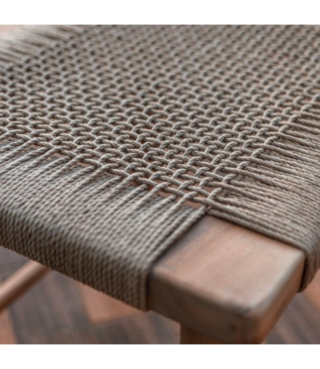 Soeji Grote houten kruk SUNDA gemaakt van Trembesi met een zitvlak van geweven gerecycled papier