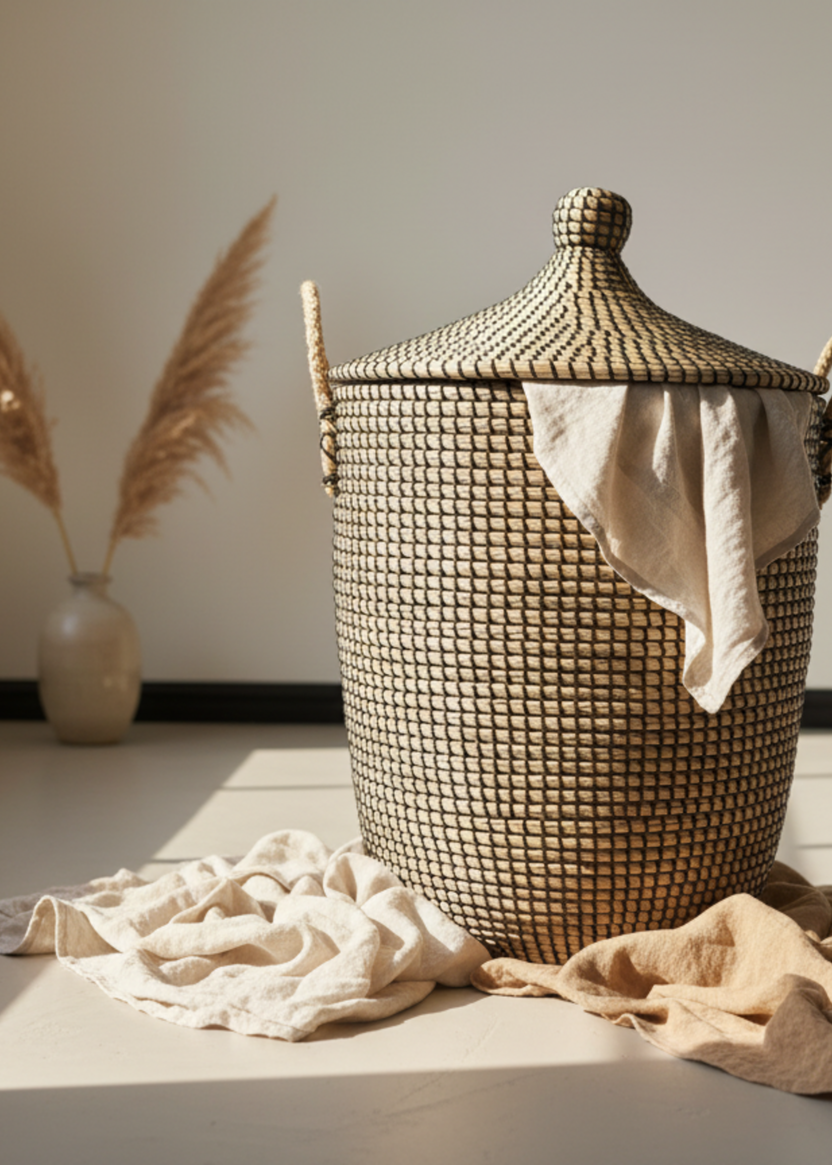 MAISON SUKU Rieten Wasmand & Opbergmand Zwart Puntdeksel