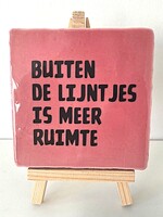 Tegel Quotes buiten de lijntjes is meer ruimte- roze