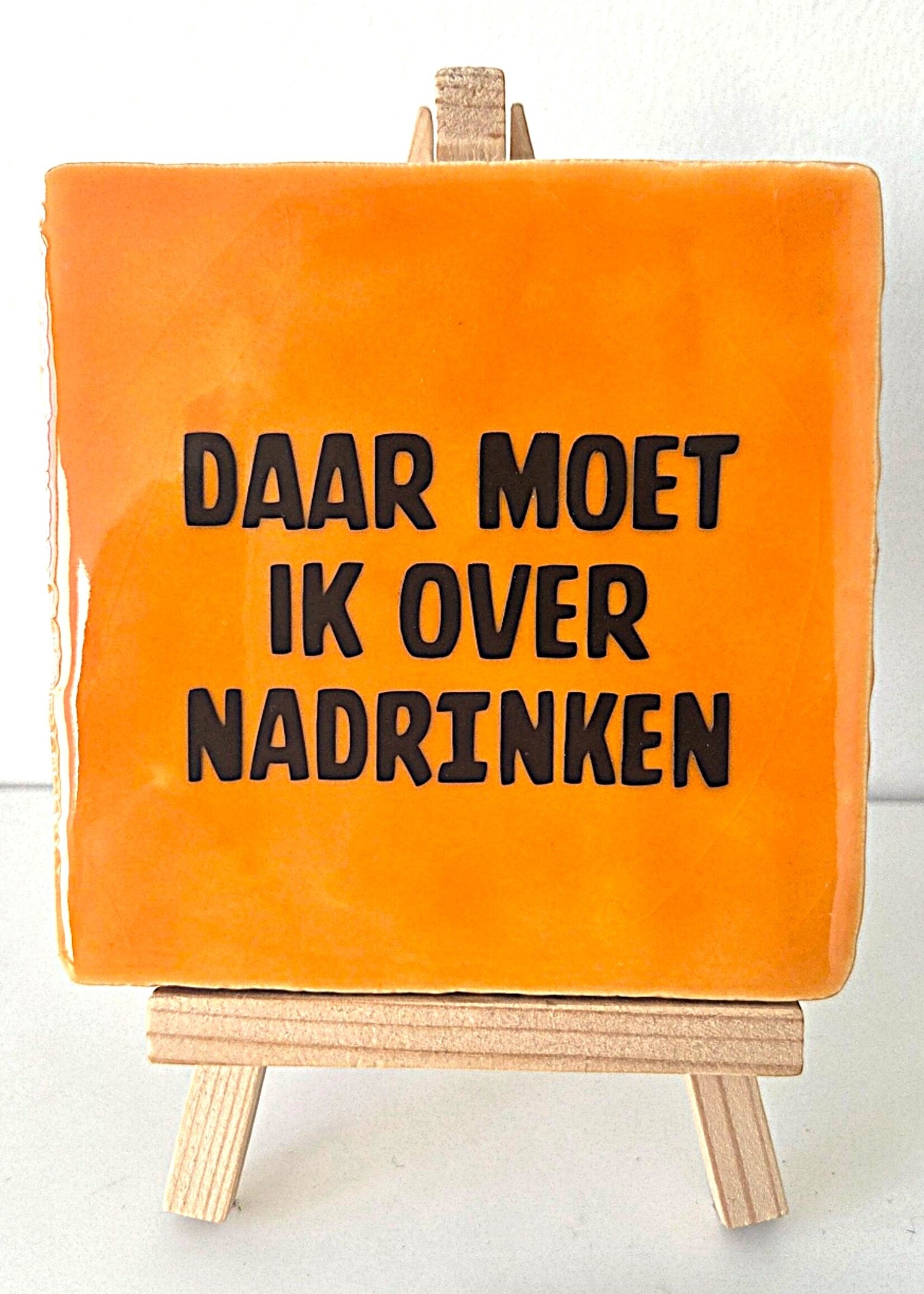 Tegel Quotes Tegel "daar moet ik over nadrinken" – handgemaakt 10x10 cm
