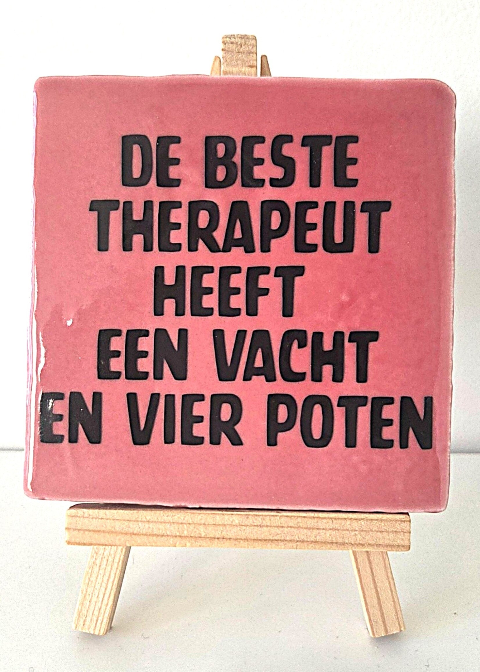 Tegel Quotes Tegel "de beste therapeut heeft een vacht en vier poten" – handgemaakt 10x10 cm