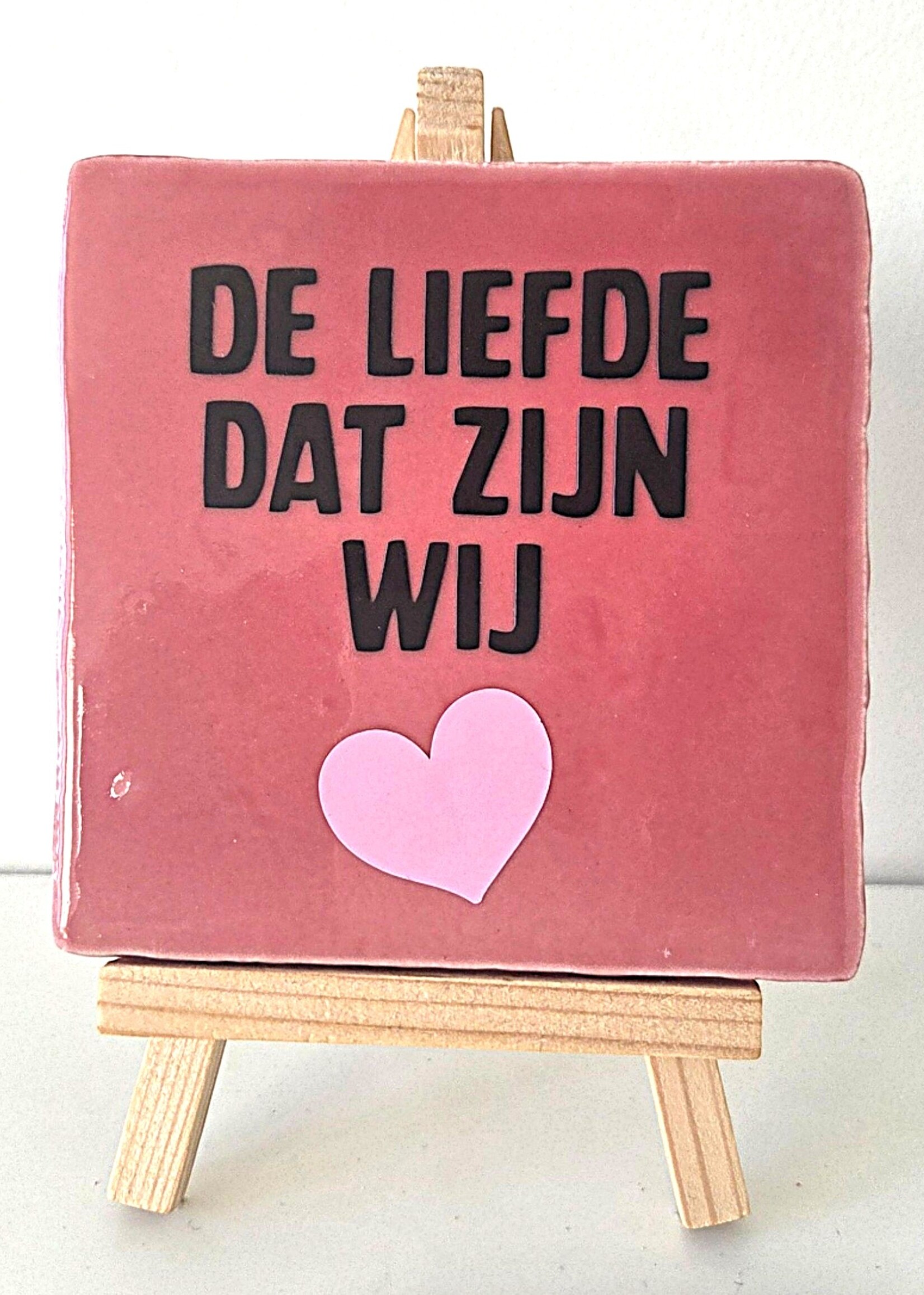 Tegel Quotes Tegel "de liefde dat zijn wij" – handgemaakt 10x10 cm