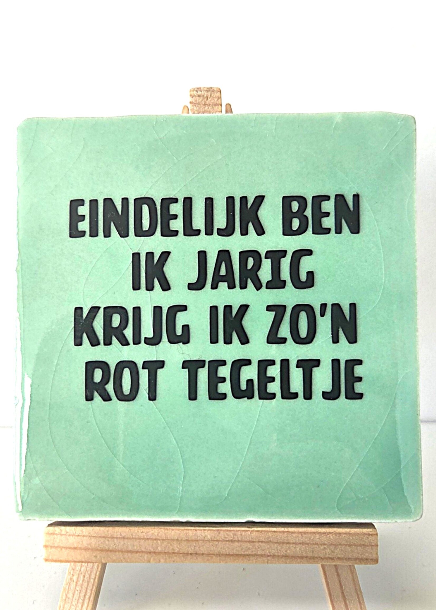 Tegel Quotes Tegel "eindelijk ben ik jarig, krijg ik zo'n rot tegeltje" – handgemaakt 10x10 cm