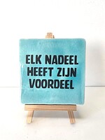 Tegel Quotes elk nadeel heeft zijn voordeel - blauw