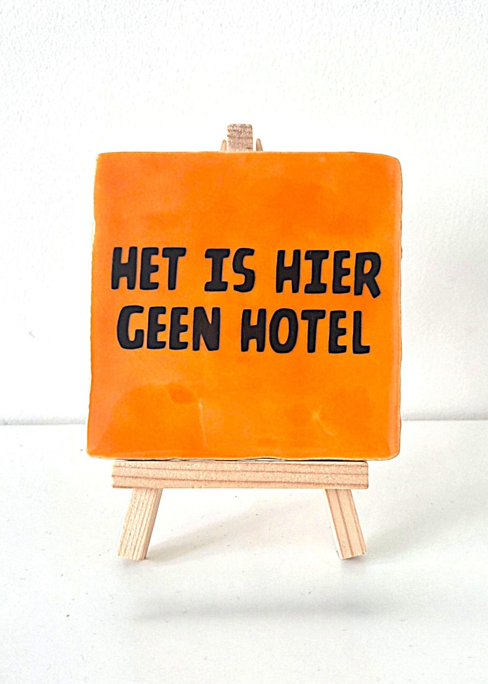 Tegel Quotes Tegel "het is hier geen hotel" – handgemaakt 10x10 cm