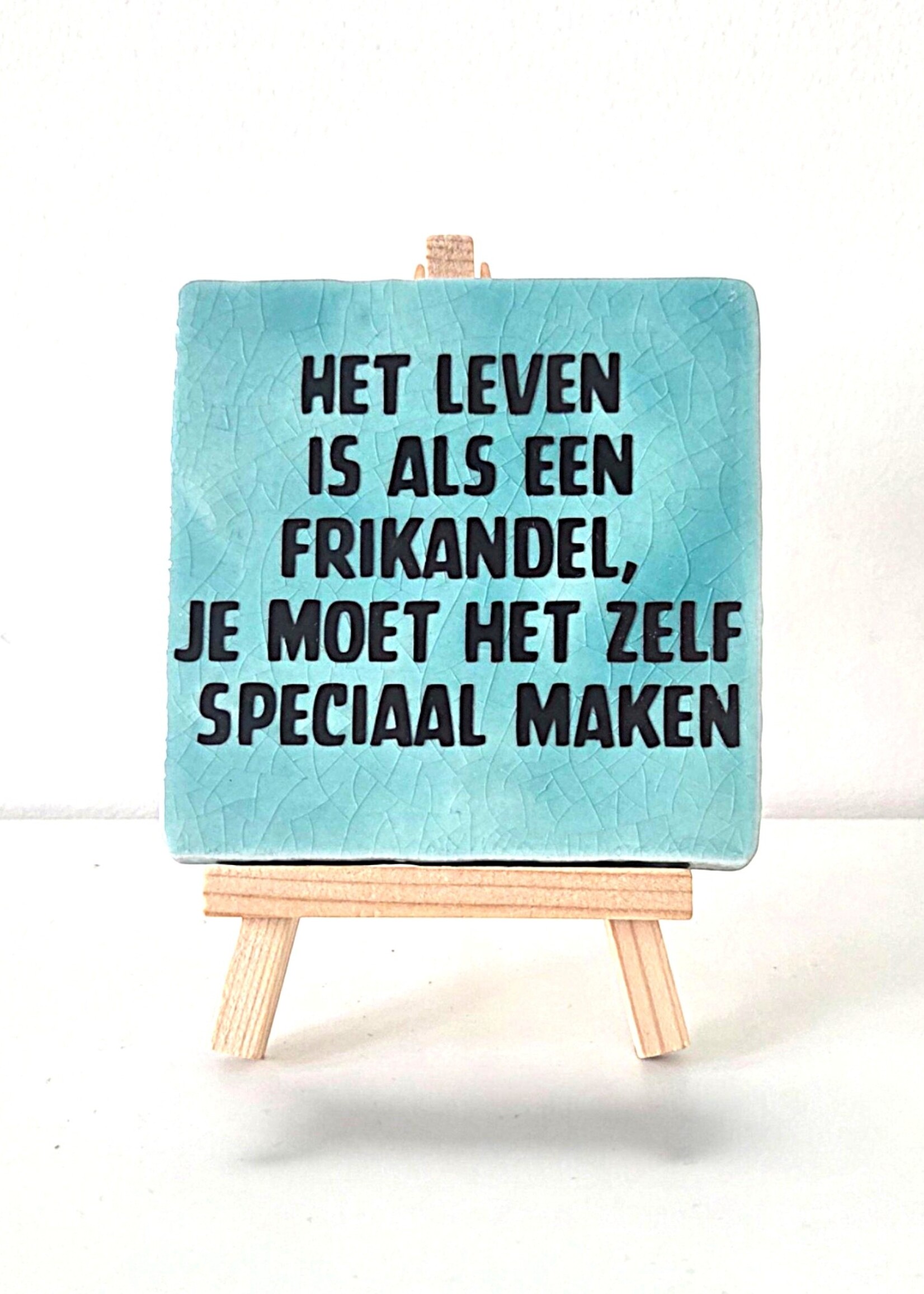 Tegel Quotes Tegel "het leven is als een frikandel, te moet het zelf speciaal maken" – handgemaakt 10x10 cm
