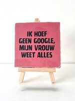 Tegel Quotes ik hoef geen google, mij vrouw weet alles -roze