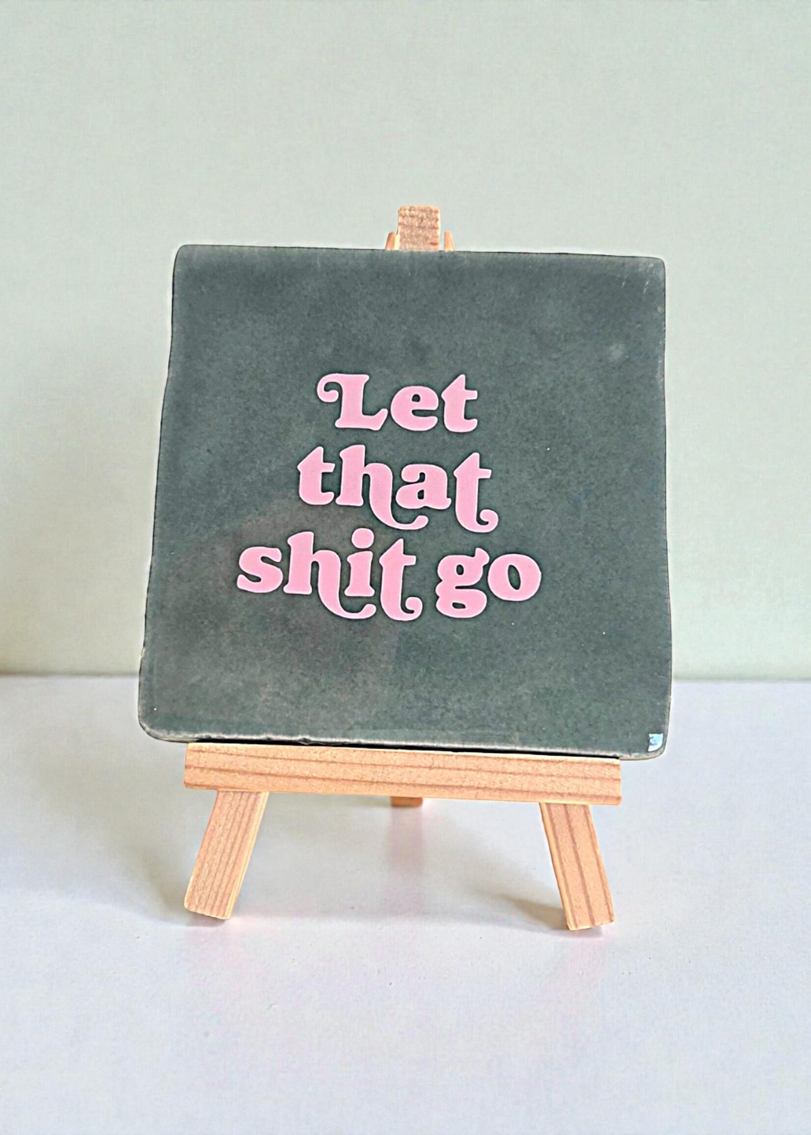 Tegel Quotes Tegel "let that shit go" – handgemaakt 10x10 cm