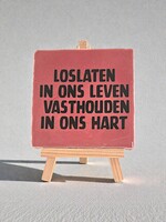Tegel Quotes loslaten in ons leven vasthouden in ons hart- roze