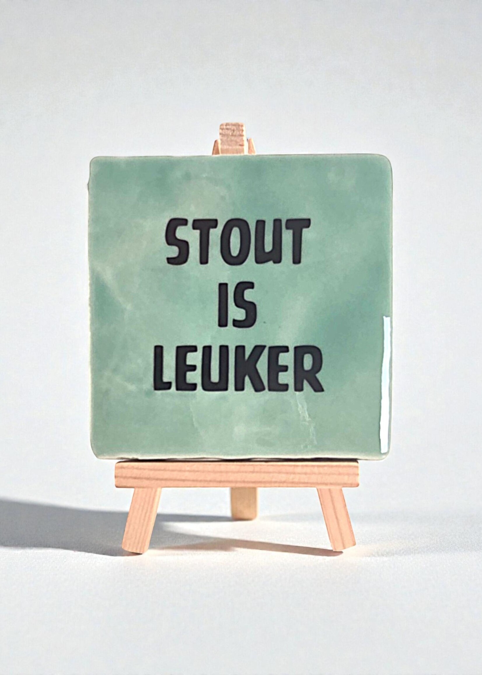 Tegel Quotes Tegel "stout is leuker" – handgemaakt 10x10 cm