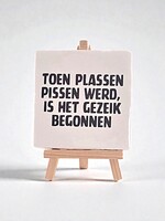 Tegel Quotes toen plassen pissen werd, is het gezeik begonnen - wit