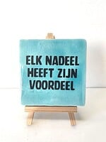 Tegel Quotes elk nadeel heeft zijn voordeel - blauw