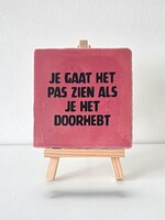Tegel Quotes Je gaat het pas zien als je het doorhebt - roze