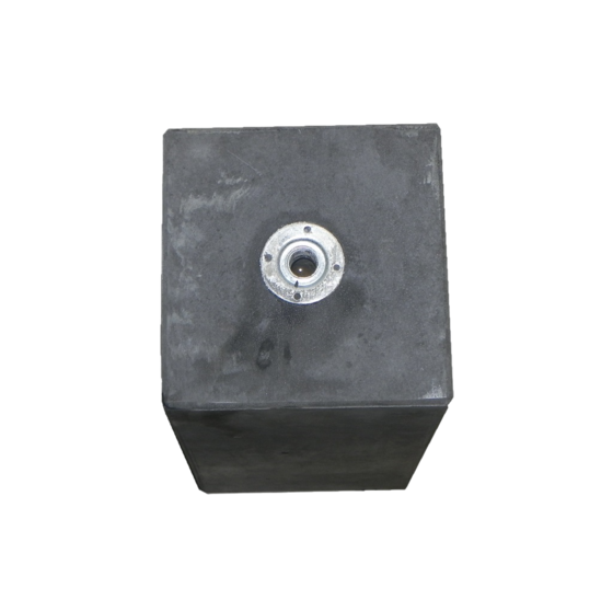 Betonpoer 220x220x580mm met facetrand en M20 schroefhuls (24 stuks)