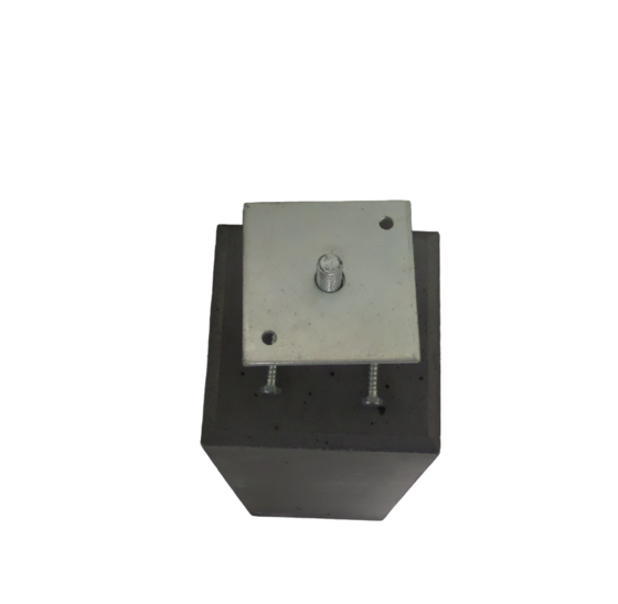 Betonpoer met facetrand