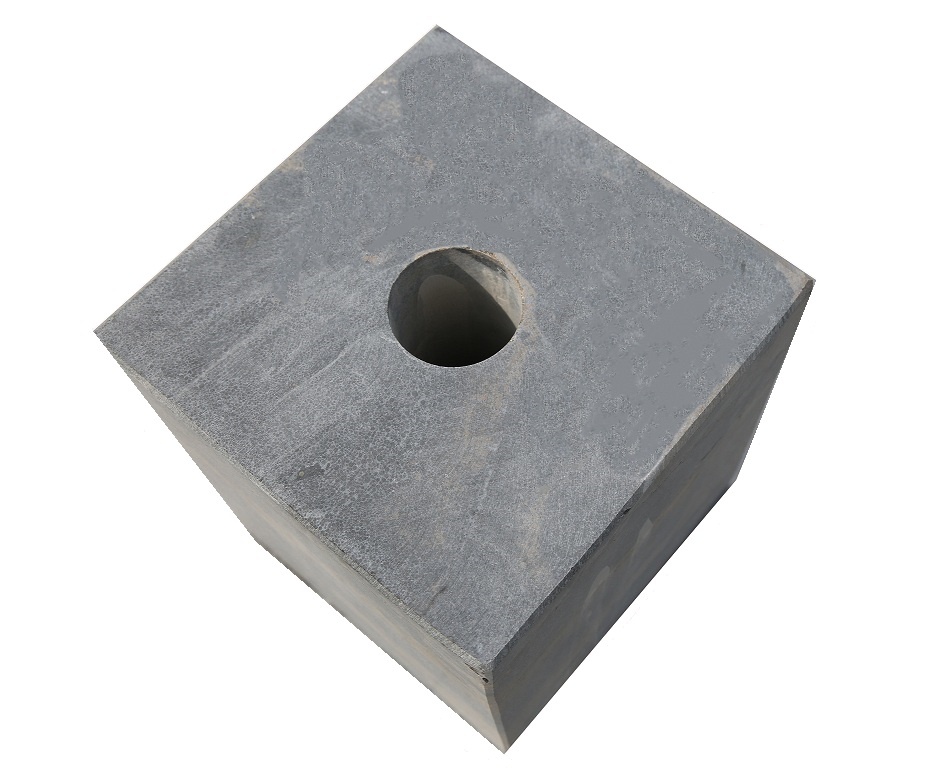 Hardsteen sokkel 240x240x300mm met Ø50mm opening, zonder facet