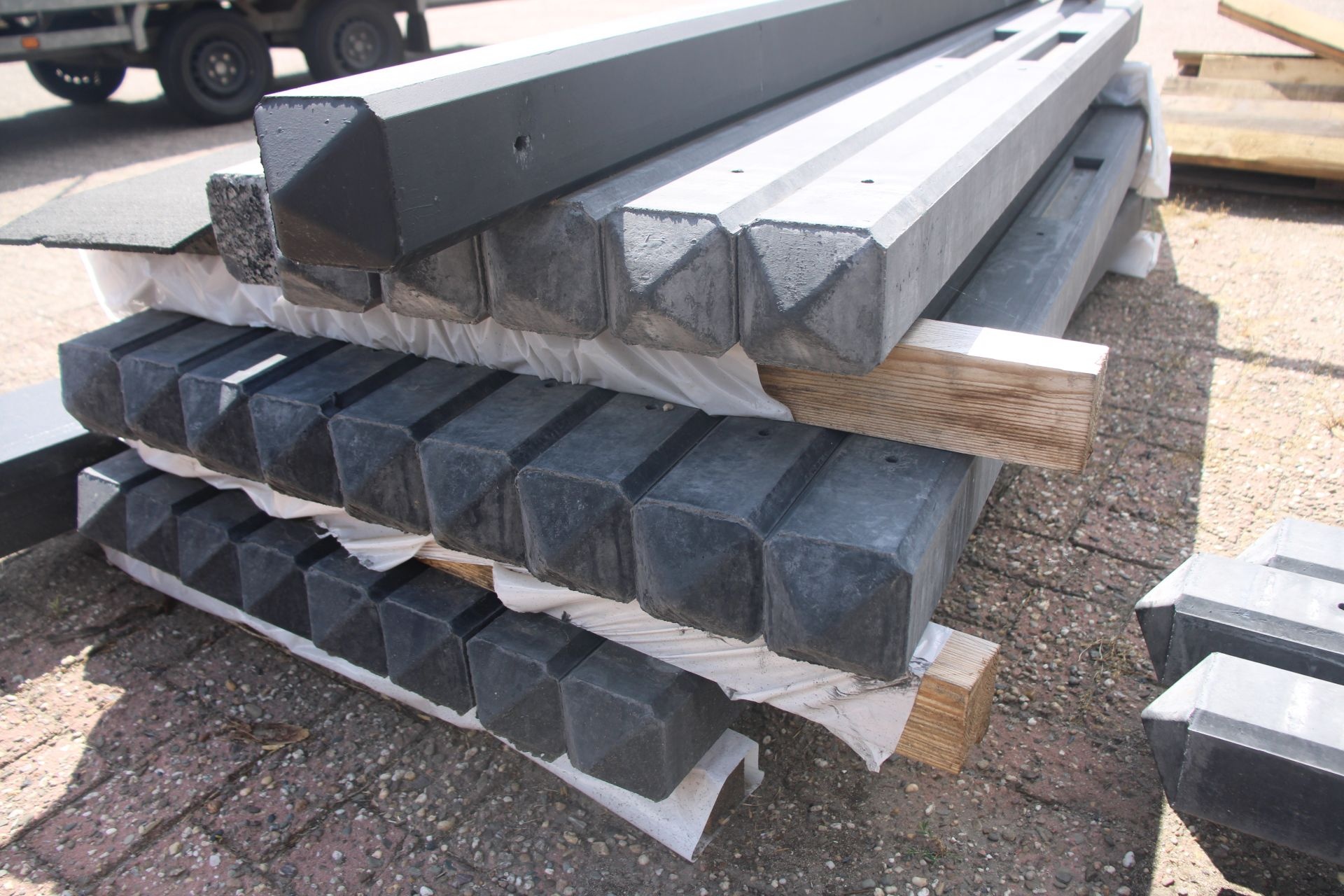 Betonpaal 10x10 cm antraciet met diamantkop voor hout-beton schutting
