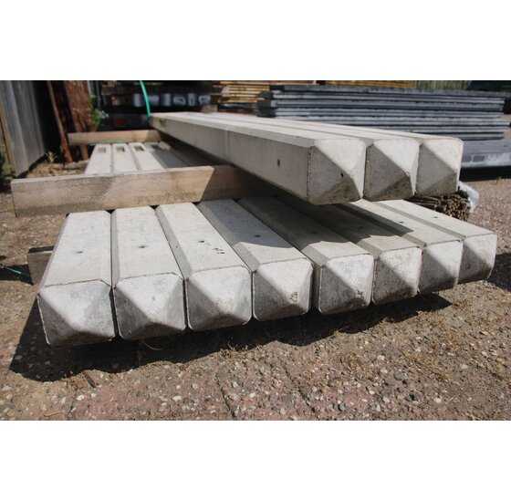 Betonpaal 10x10 cm grijs met diamantkop voor hout-betonschutting