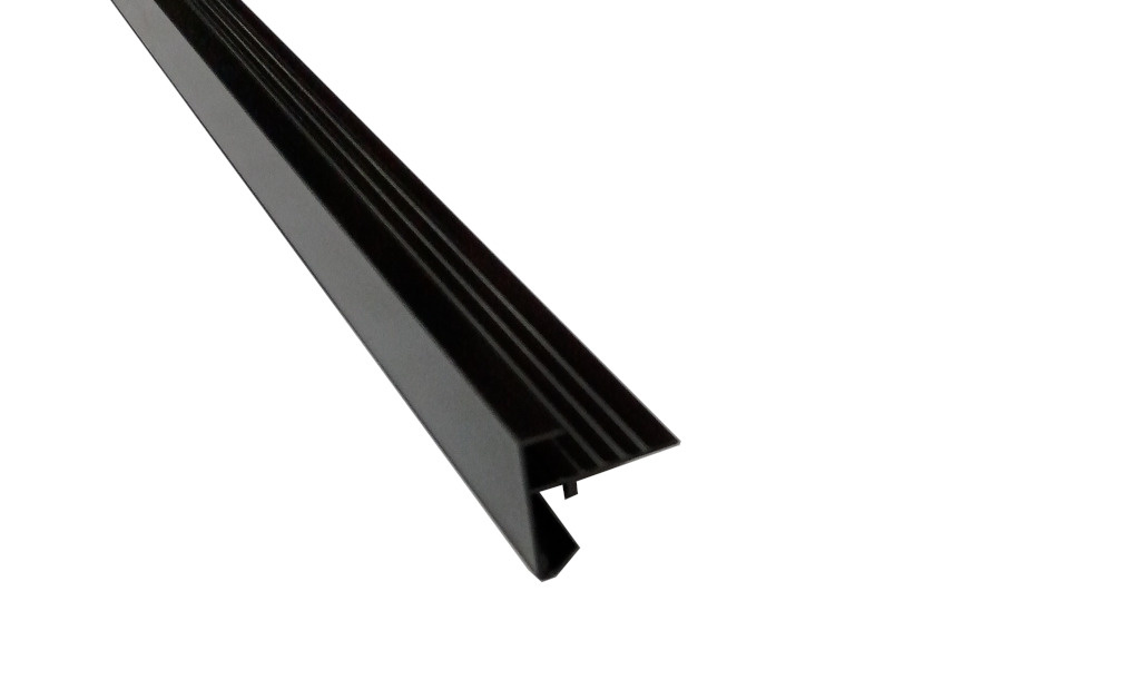 Aluminium daktrim buitenhoek 60x64mm zwart met verbindingsplaatje