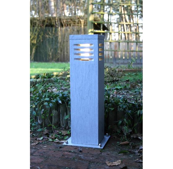 Blauwe hardstenen buitenverlichting met plat kapje 50 cm voor tuin en oprit