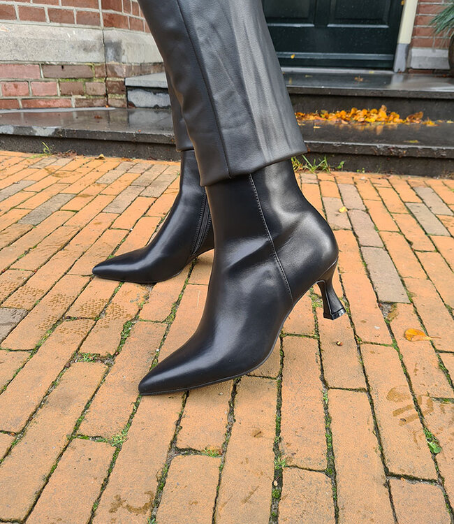 Enkellaarsjes Hakje Zwart