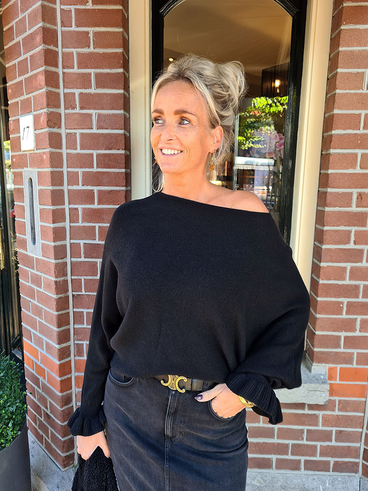 Zwarte trui met ruffles sale