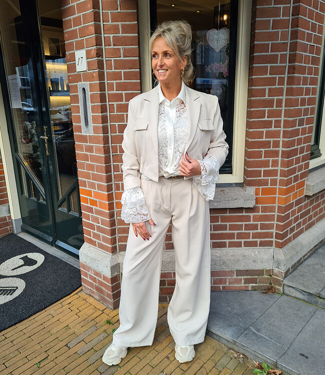 Ambika Kanten Doorknoop Blouse Offwhite