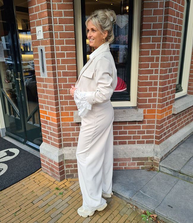 Ambika Kanten Doorknoop Blouse Offwhite