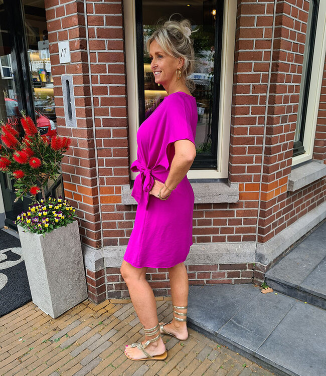 Azzurro Basic Dress met Knoopdetail Magenta