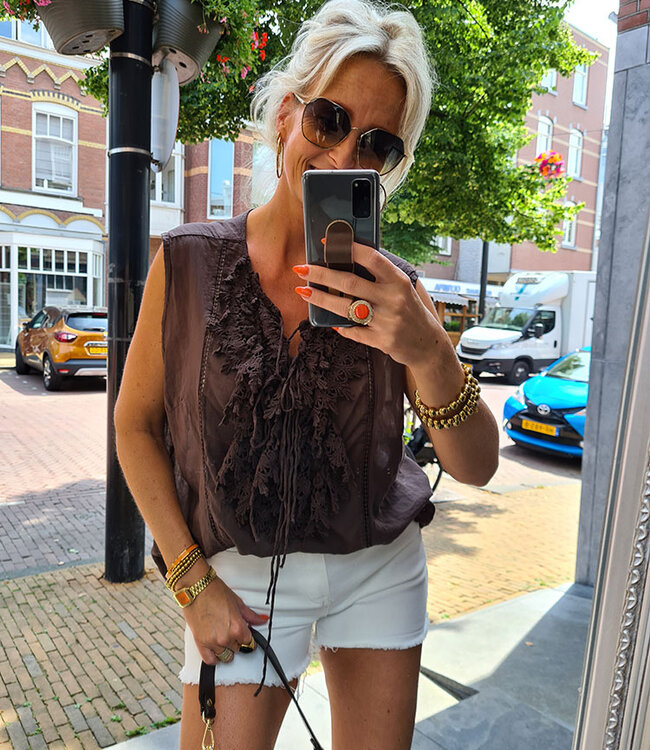 Ambika Mouwloze Blouse Ruffle Bruin