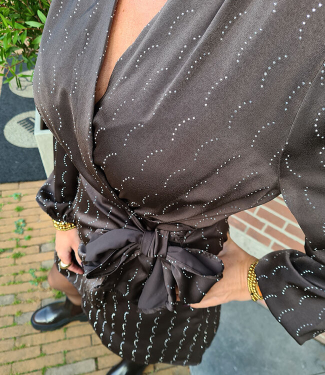 Zijdelook Overslagdress met Strass Donkerbruin
