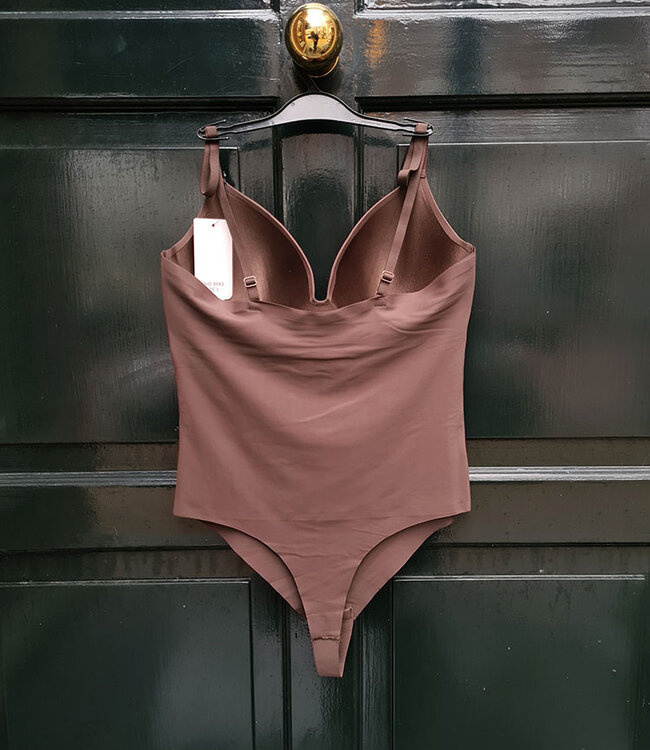 Basic Slim fit  Body Donkerbruin