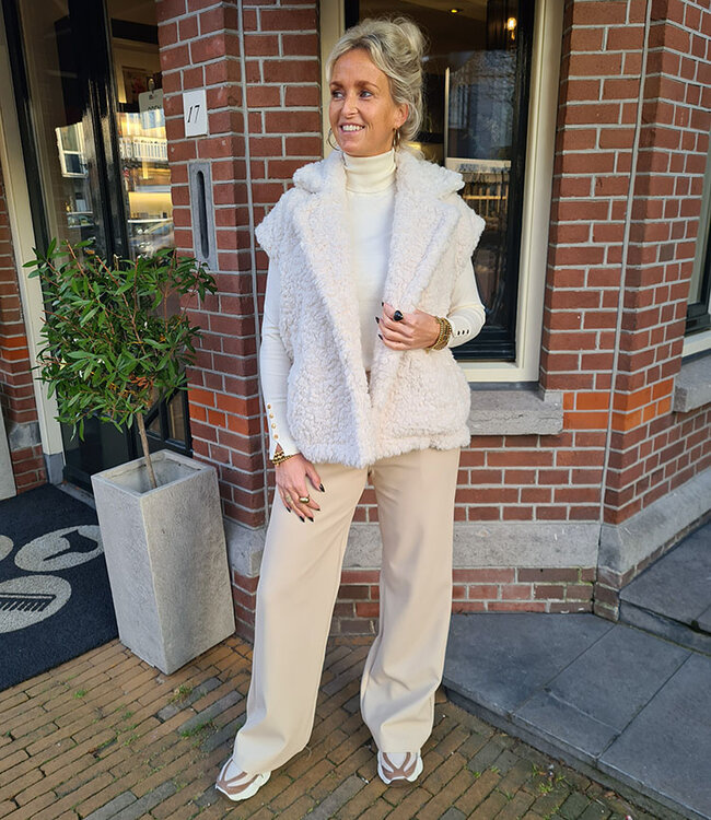 Azzurro Oversized Fluffy Gilet Crème