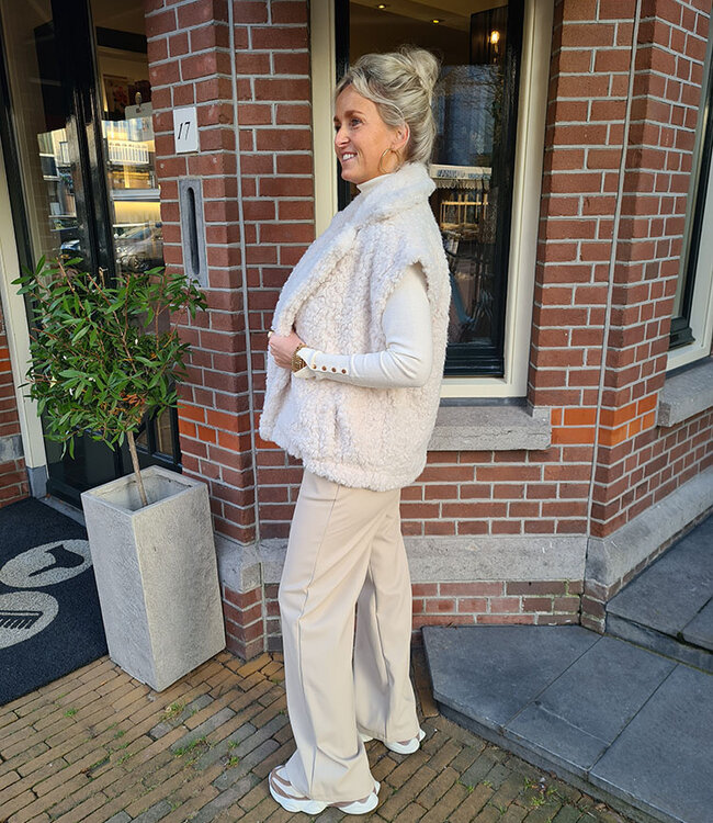 Azzurro Oversized Fluffy Gilet Crème