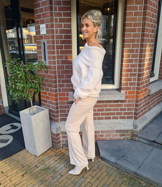 Offshoulder Trui Brede Kraag Beige