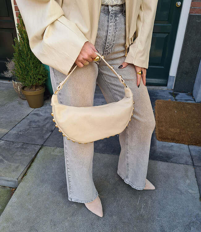 Lederen Bag Halve Maan met Gouden Studs Crème