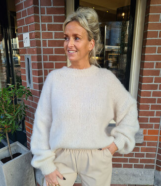 Ambika Fluffy Knit Trui Crème