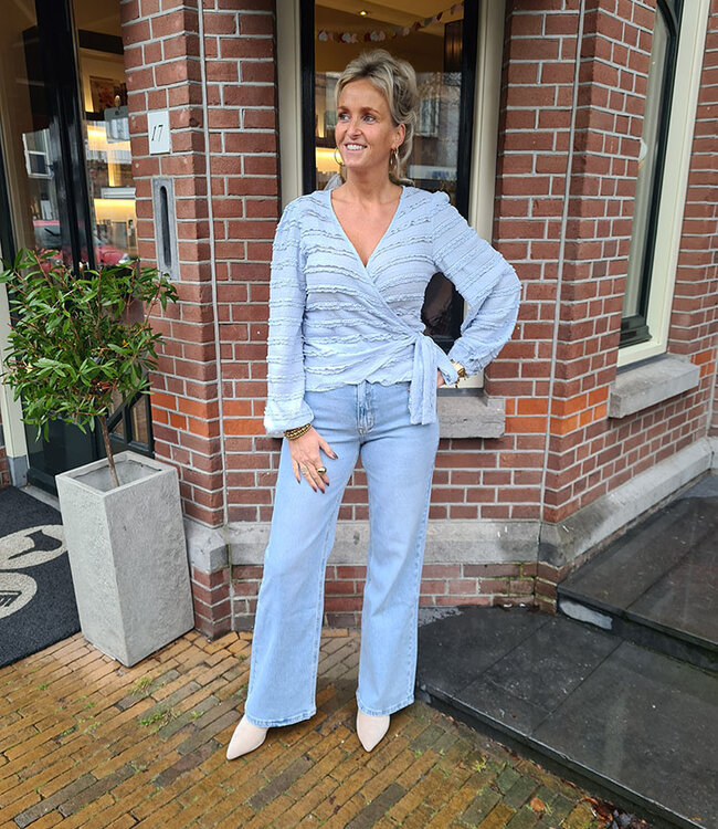 Stretchie Wikkelblouse Ruffle Zachtblauw