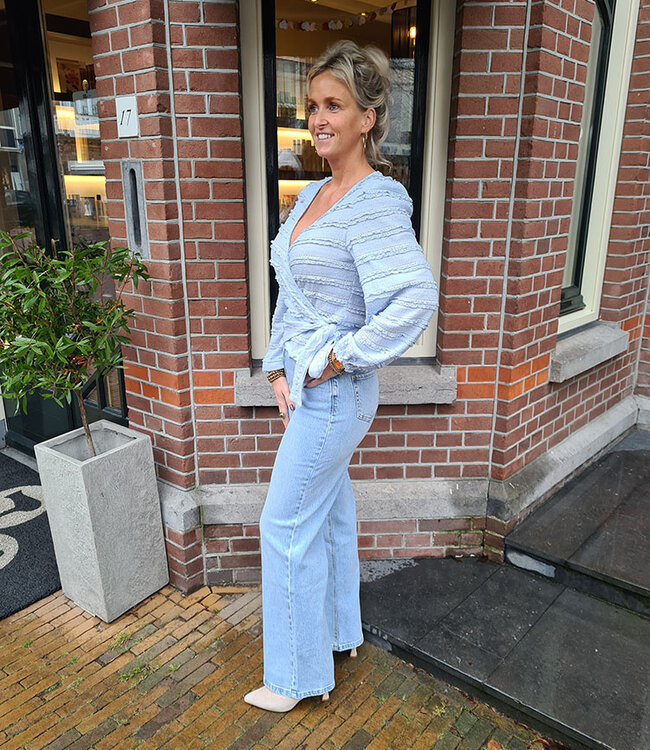 Stretchie Wikkelblouse Ruffle Zachtblauw