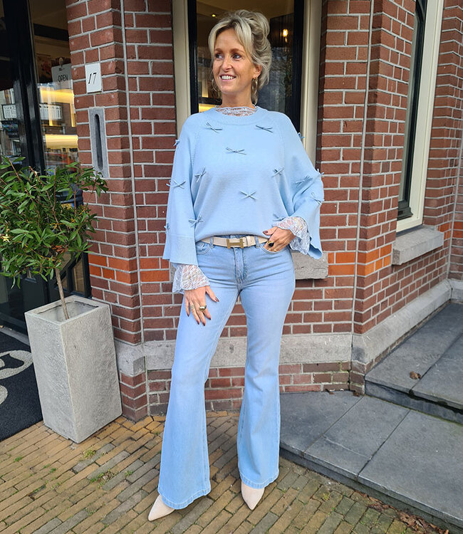 Oversized Knit Trui met Strikjes Zachtblauw