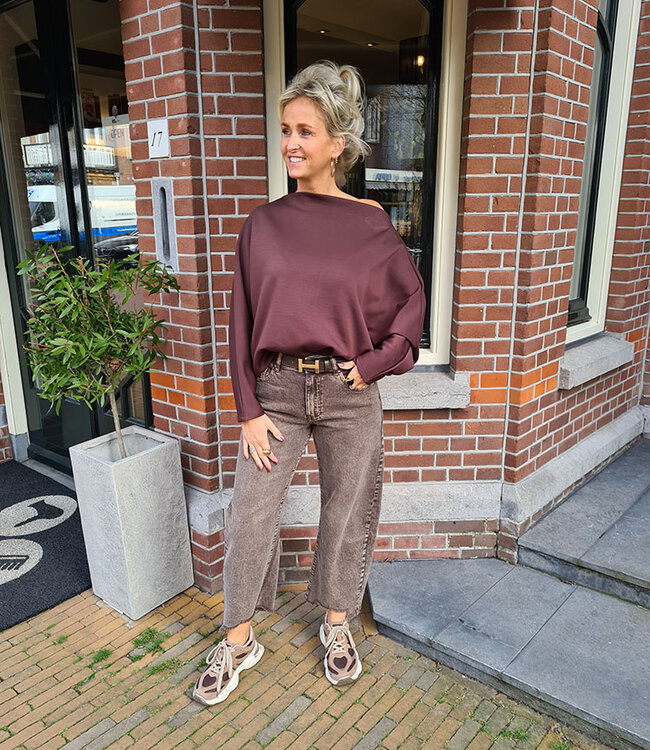 Azzurro Offshoulder Dunne Sweater Donkerbruin