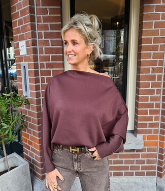 Azzurro Offshoulder Dunne Sweater Donkerbruin