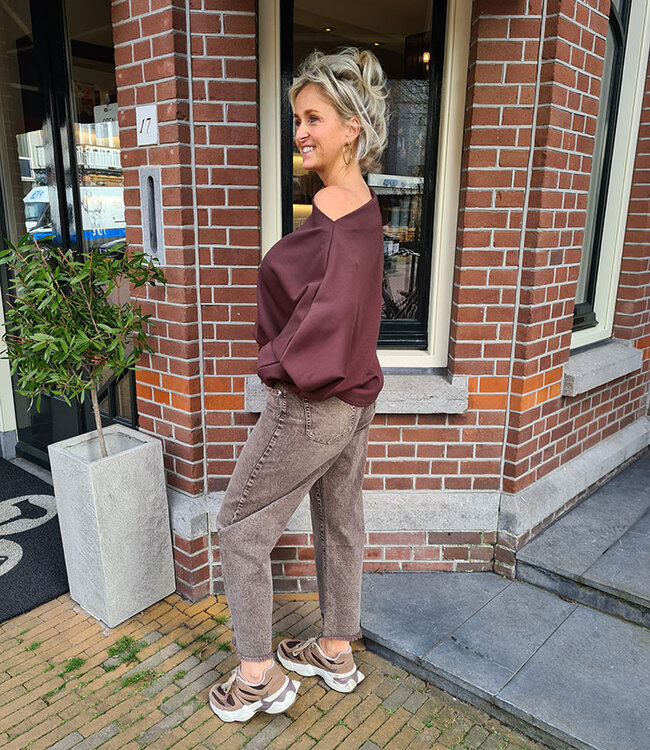 Azzurro Offshoulder Dunne Sweater Donkerbruin